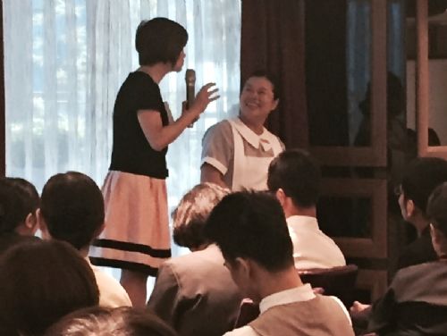 吳娟瑜講師的互動教學法，使授課現場氣氛熱絡