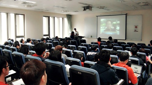 台灣教育希望工程創辦人  蔡培聆 演講畫面